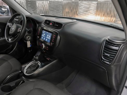 Used 2019 Kia Soul + FWD image 12