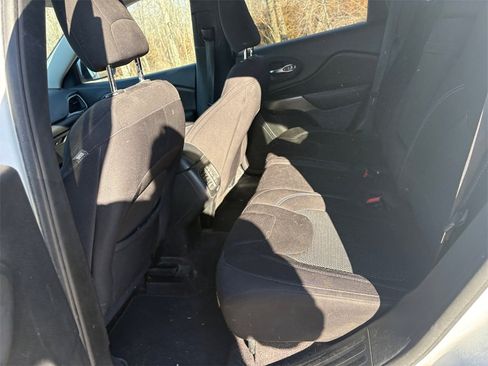 Used 2019 Jeep Cherokee Latitude w/ Popular Appearance Group image 20