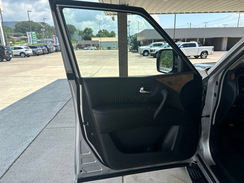 Used 2021 Nissan Armada SL w/ Captain's Chairs Package AWD/4WD image 17