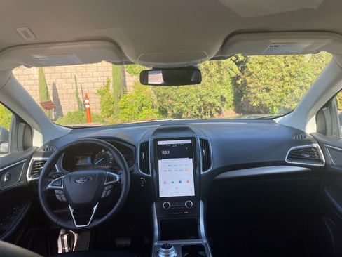 Used 2024 Ford Edge SEL image 32