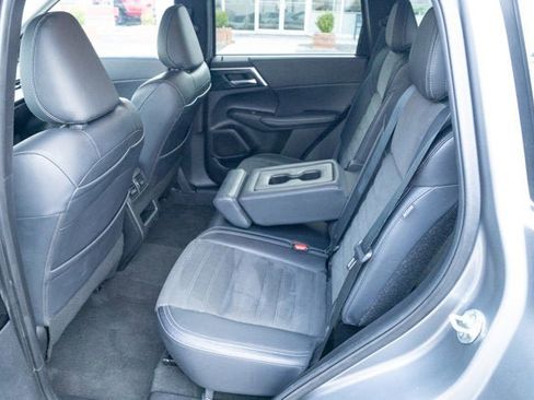 Used 2024 Mitsubishi Outlander SE Black Edition image 27