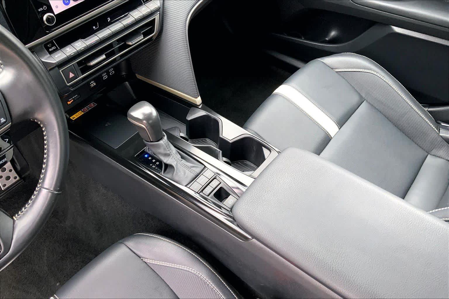 Used 2025 Toyota Camry SE FWD image 15