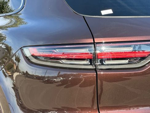 Used 2023 Porsche Cayenne Platinum Edition image 28