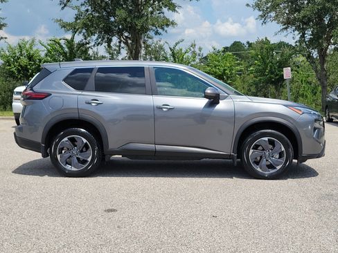 Certified 2025 Nissan Rogue SV FWD image 4