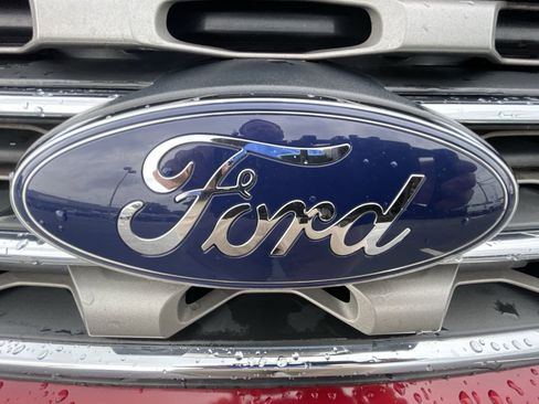 Used 2017 Ford Explorer XLT w/ Equipment Group 202A FWD image 31