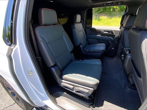 Used 2025 GMC Yukon XL AT4 w/ AT4 Premium Package AWD/4WD image 26