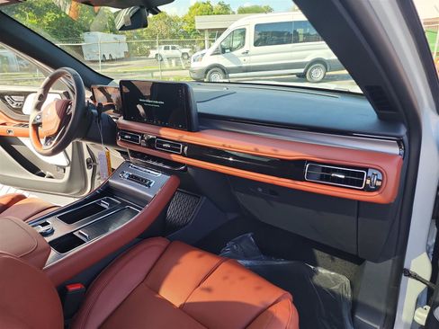 New 2025 Lincoln Aviator Reserve w/ Luxury Package image 18