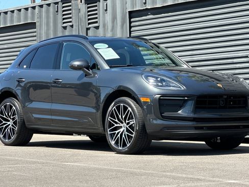 Used 2026 Porsche Macan AWD/4WD image 10