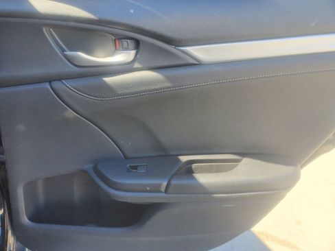 Used 2018 Honda Civic Touring image 28