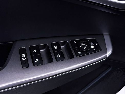 Certified 2022 Kia EV6 Light RWD image 17
