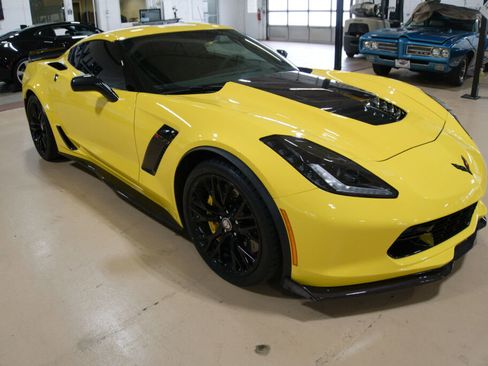 Used 2016 Chevrolet Corvette Z06 w/ 3LZ Preferred Equipment Group RWD image 8