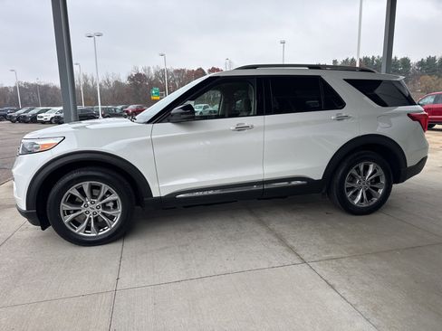 Certified 2023 Ford Explorer Limited w/ Limited Technology Package image 4