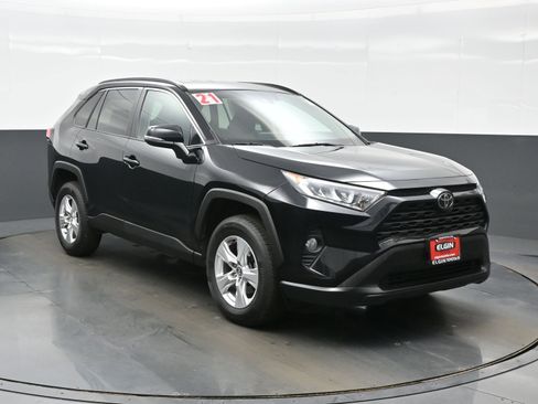 Used 2021 Toyota RAV4 XLE AWD/4WD image 8