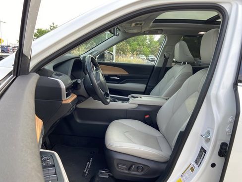 Used 2024 Toyota Grand Highlander Limited AWD/4WD image 34