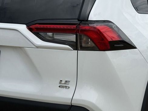 Used 2021 Toyota RAV4 LE AWD/4WD image 7