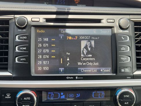 Used 2015 Toyota Highlander XLE AWD/4WD image 13
