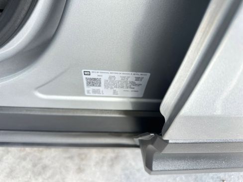 Used 2024 GMC Terrain SLT image 29