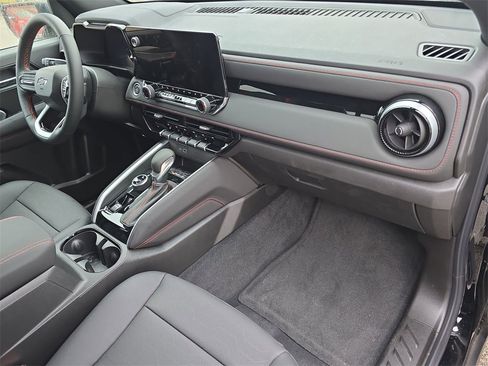 Used 2024 Chevrolet Colorado Z71 w/ Z71 Convenience Package 2 image 30