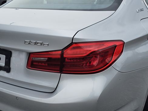 Used 2019 BMW 530e w/ Convenience Package RWD image 9
