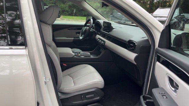 Used 2025 Honda Pilot Touring image 11