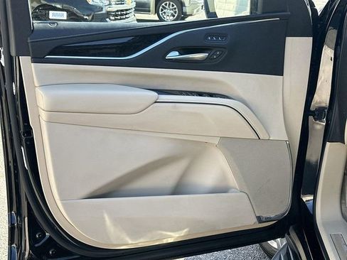Used 2024 Cadillac Escalade Premium Luxury image 22