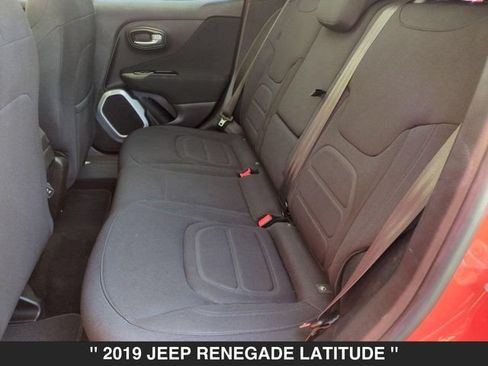 Used 2019 Jeep Renegade Latitude w/ Popular Equipment Group AWD/4WD image 29