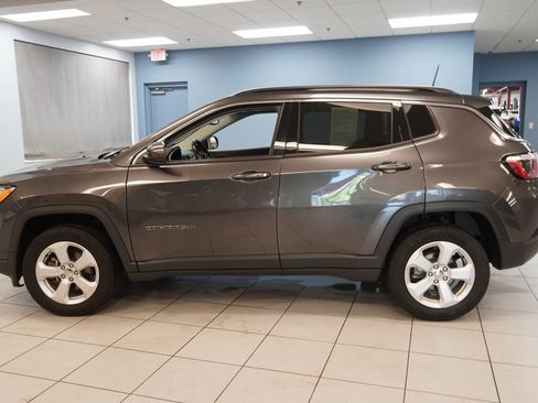 Used 2020 Jeep Compass Latitude w/ Cold Weather Group AWD/4WD image 2