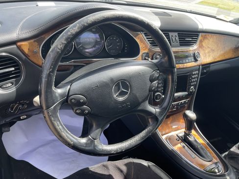 Used 2006 Mercedes-Benz CLS 500 image 8