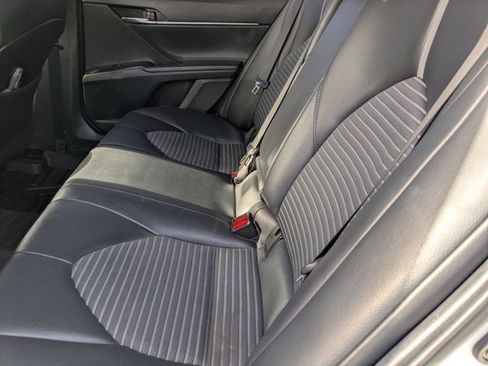 Used 2020 Toyota Camry SE image 13
