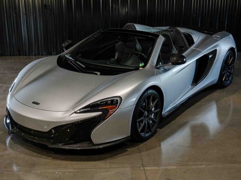 Used 2016 McLaren 650S Spider RWD image 8