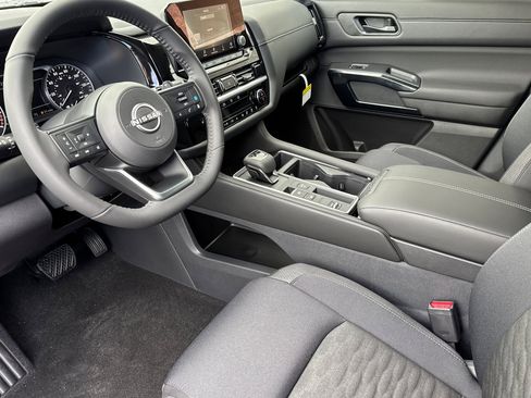 New 2025 Nissan Pathfinder SV image 7