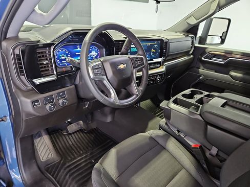 Used 2025 Chevrolet Silverado 2500 LT w/ Convenience Package AWD/4WD image 11