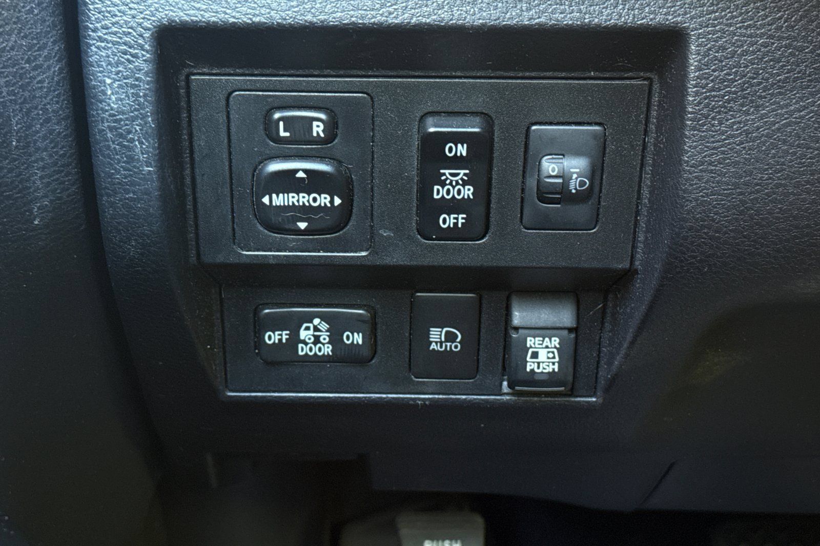 Used 2021 Toyota Tundra Limited w/ Limited Premium Package AWD/4WD image 34