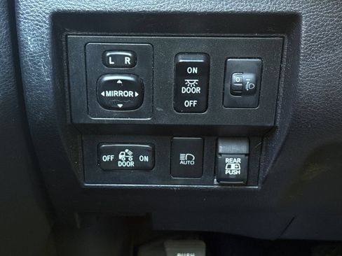 Used 2021 Toyota Tundra Limited w/ Limited Premium Package AWD/4WD image 34