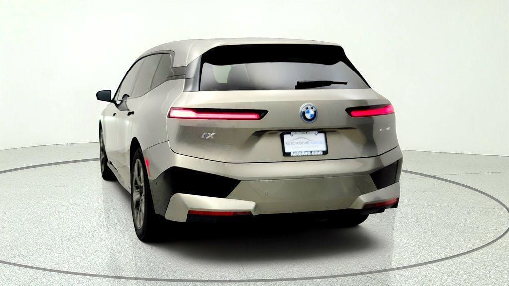 Used 2025 BMW iX xDrive50 w/ Premium Package AWD/4WD image 6