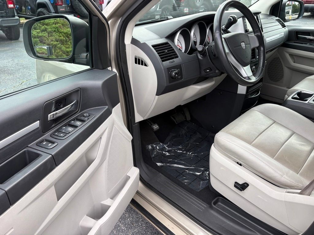 Used 2008 Dodge Grand Caravan SXT FWD image 22