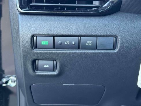 Certified 2025 Nissan Sentra SV image 18