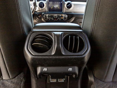 Used 2020 Jeep Wrangler Unlimited Sahara AWD/4WD image 32