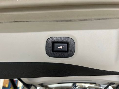 Used 2019 Nissan Rogue SL AWD/4WD image 16