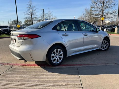 Used 2025 Toyota Corolla LE image 6