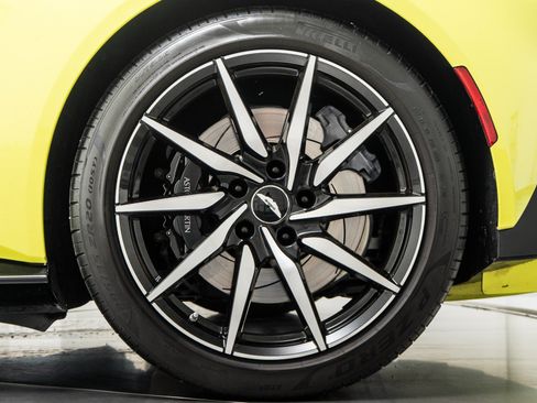 Used 2019 Aston Martin V8 Vantage Coupe RWD image 10