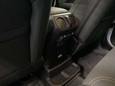 Certified 2025 Jeep Wrangler Unlimited Sahara AWD/4WD image 28