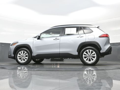 Used 2024 Toyota Corolla Cross LE image 28