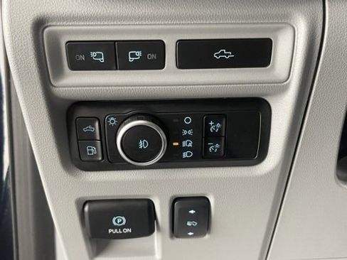 Used 2023 Ford F150 Limited image 37