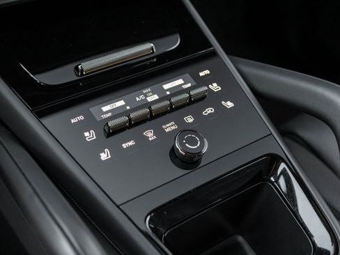 Used 2025 Porsche Cayenne Turbo image 27