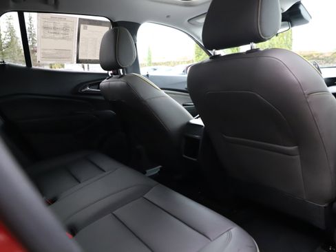 Used 2024 Chevrolet Trax ACTIV w/ Sunroof Package image 15