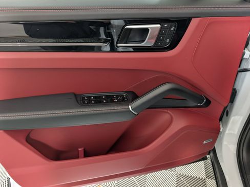 Used 2023 Porsche Cayenne S image 16