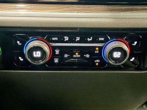 Used 2024 Chevrolet Silverado 1500 LT AWD/4WD image 23