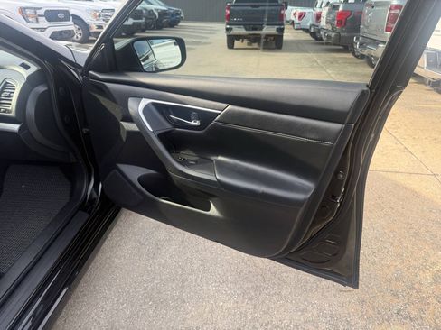 Used 2018 Nissan Altima 2.5 SR FWD image 11