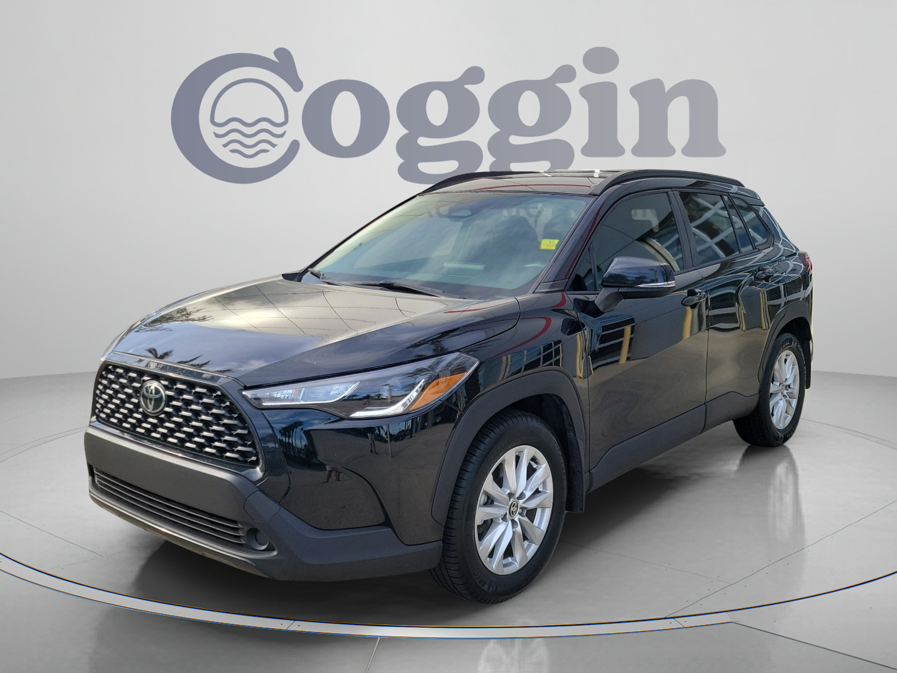 Used 2024 Toyota Corolla Cross LE FWD image 1